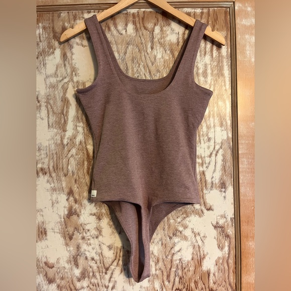 Vuori Sleeveless Halo Bodysuit, Zion Rose Heather - S - Picture 5 of 7